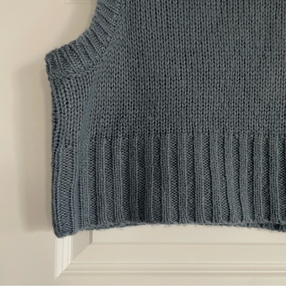 VILA Blue Crewneck Sleeveless Layering Sweater Vest Medium - Picture 2 of 8
